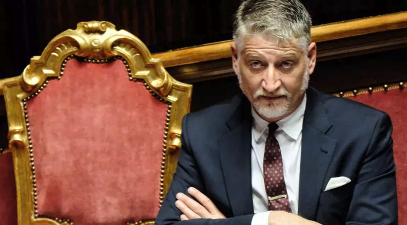 Ministero Cultura usa Fontana di Trevi per propaganda Lgbt. Pro Vita: «Governo chiarisca su operato di Giuli» 1